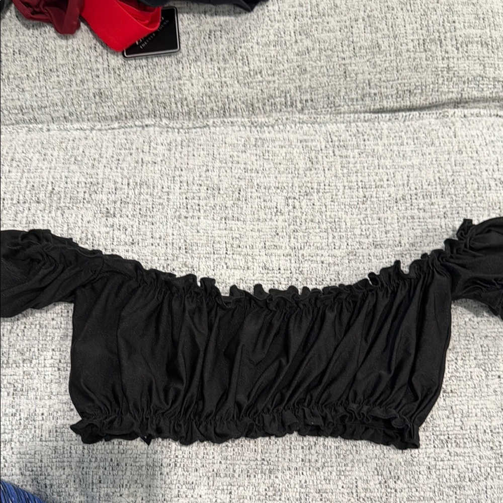Black Off-Shoulder Ruffled Top - Picture 4 of 4